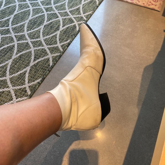 Steve Madden White Shorty Pointed Boots - Picture 6 of 6